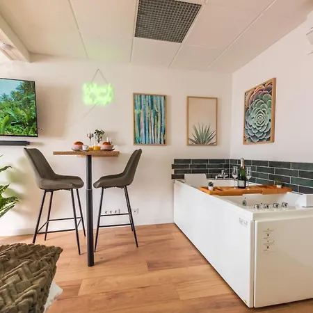 Apartment La Petite Jungle Romantique - Balneo Et Detente *