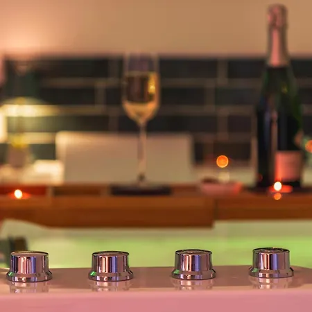La Petite Jungle Romantique - Balneo Et Detente Appartement